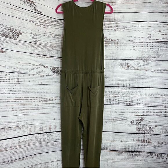 HeartLoom jumpsuit  Womens size Medium Rivky surplice Olive Green V Neck - Picture 6 of 11